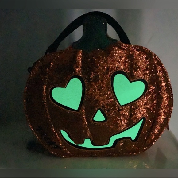 Betsey Johnson Halloween Pumpkin Sparkle Glow-In-The-Dark 2 face crossbody purse - Picture 6 of 15